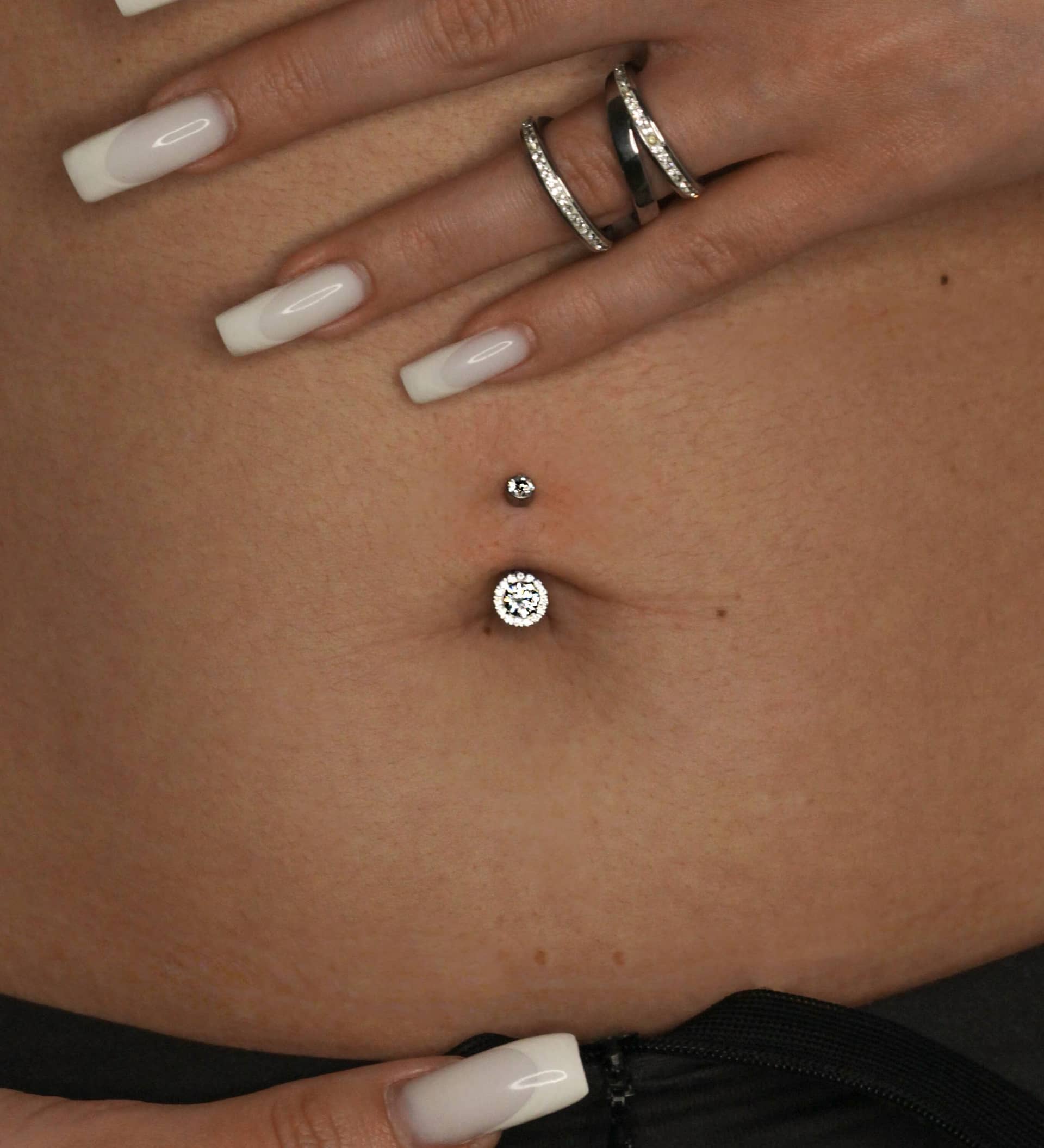 Иллюстрация прокола пупка